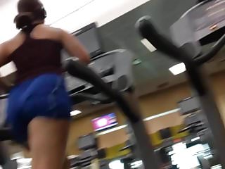 Pawg on the treadmill